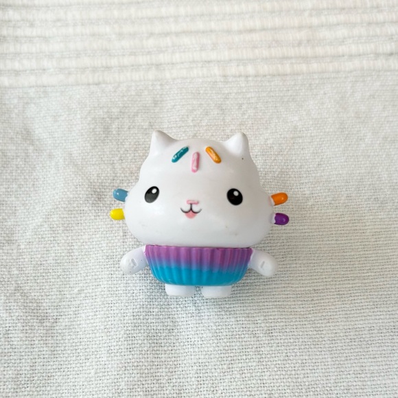 Dreamwork's Gabby's Dollhouse - Cakey Cat Mini Figure 1.5 Inch - Picture 5 of 10